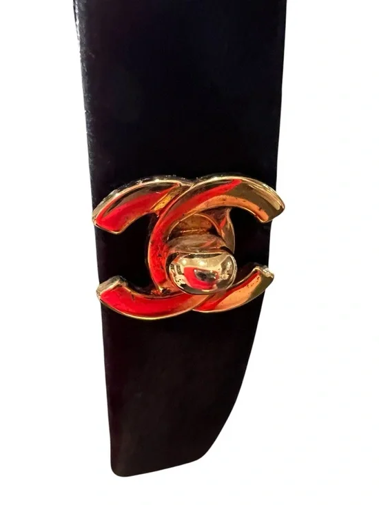 CHANEL Black Headband with Gold CC Turnlock Logo - Picture 5 of 8